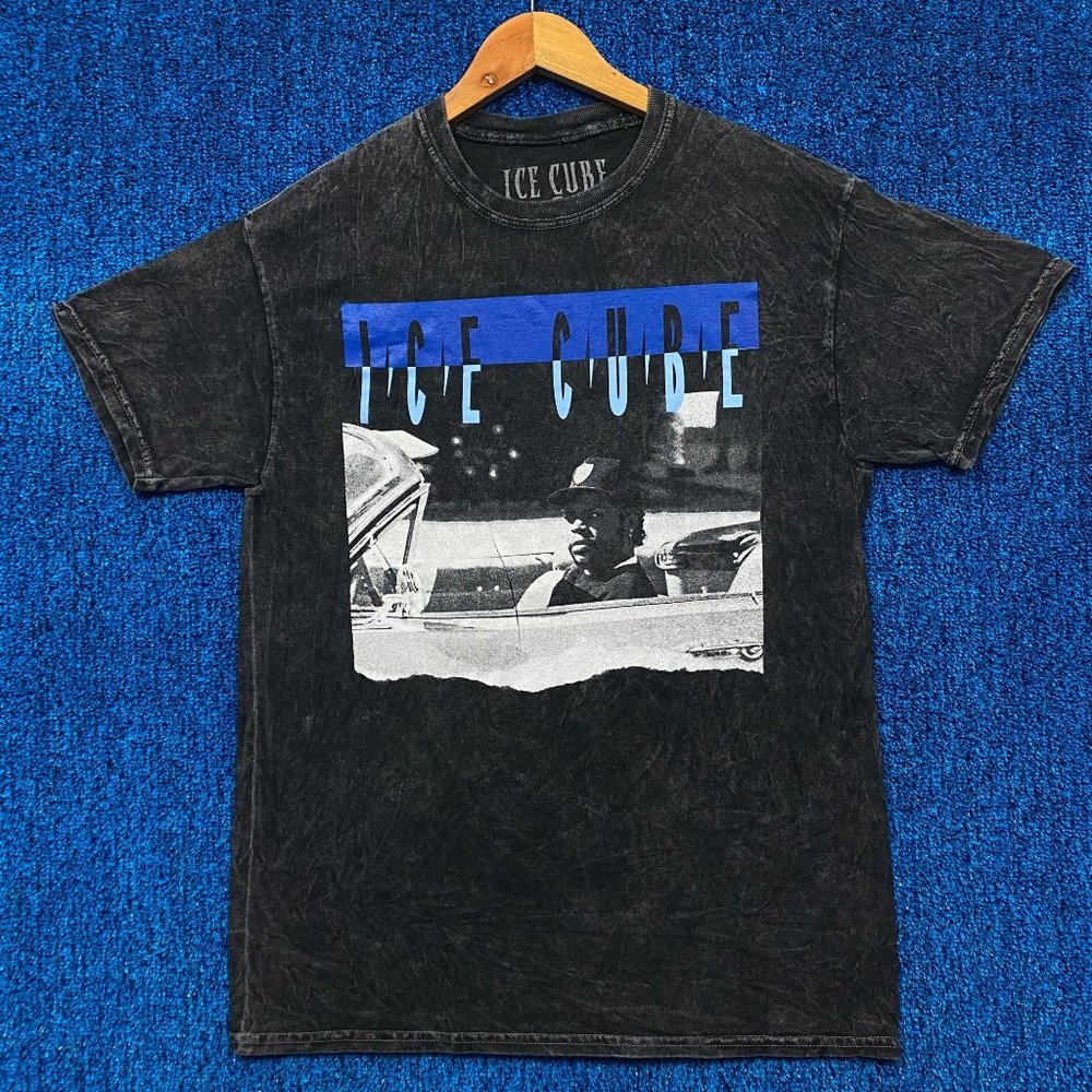 Urban Outfitters Black and Blue Graphic Tee